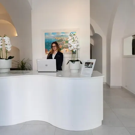 Emanuel White 3* سورينتو