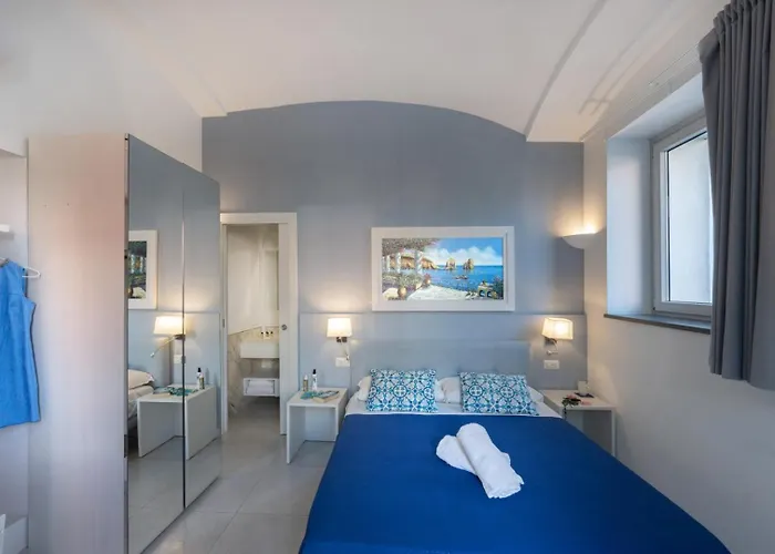 招待所 Emanuel White 3*