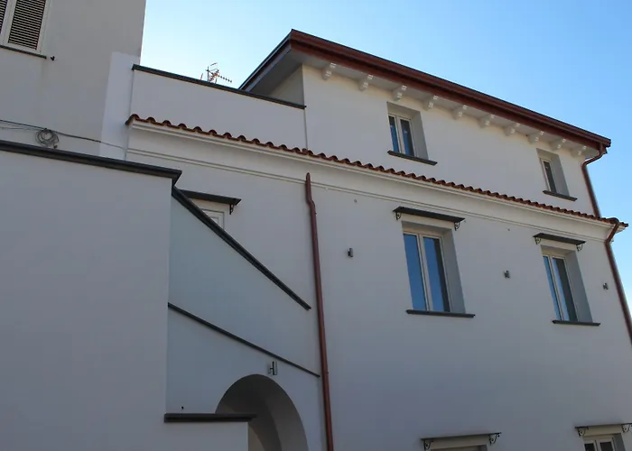 招待所 Emanuel White 3*