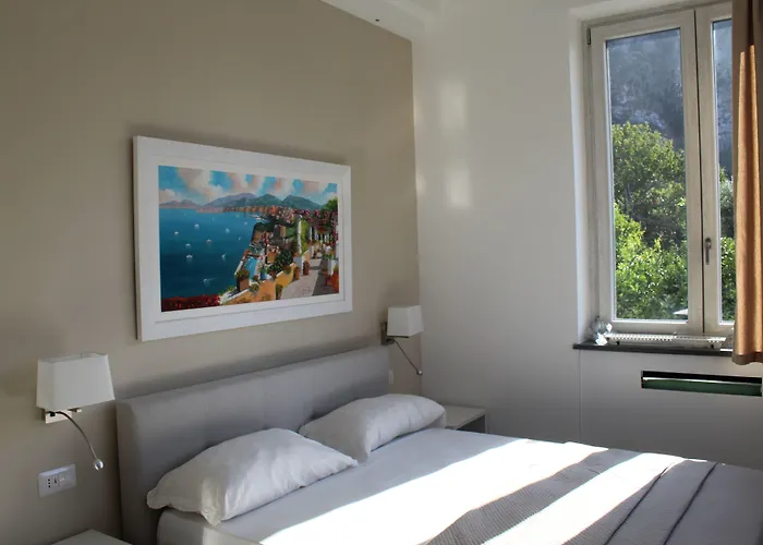 Emanuel White 索伦托