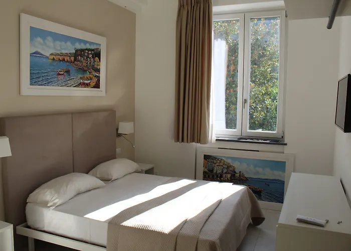 招待所 Emanuel White 3*