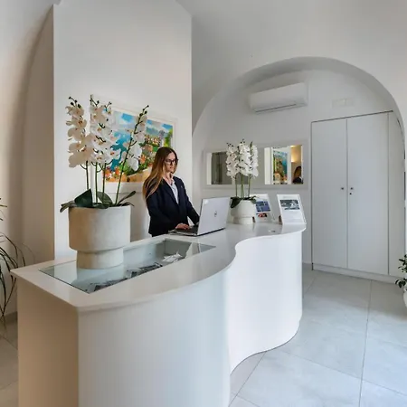 Emanuel White Gasthuis 3*